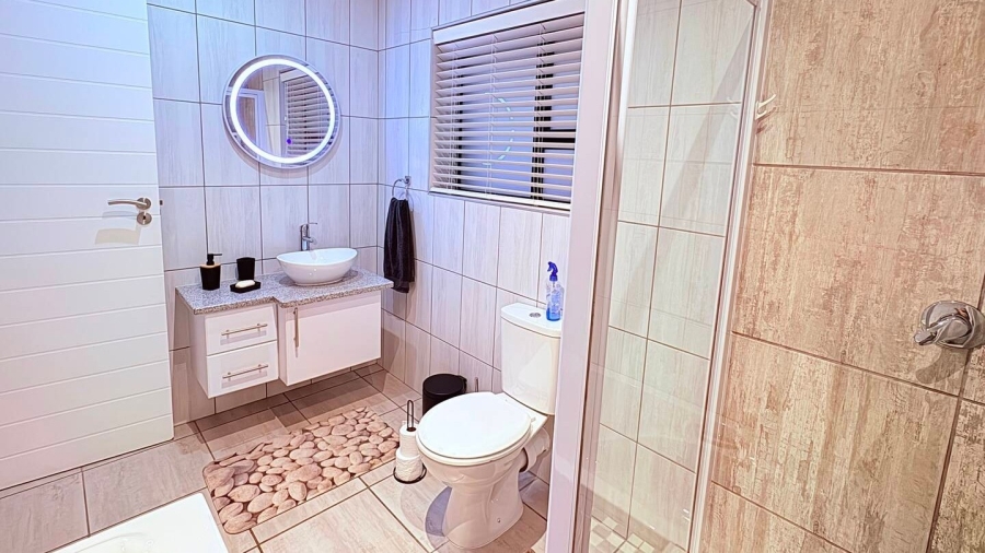 5 Bedroom Property for Sale in Reebok Western Cape